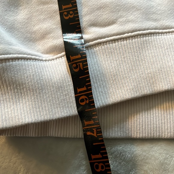 ROOTS brand girls cropped sweatshirt sz 7-8 - Picture 7 of 8